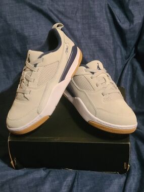Jordan Flight Court Low, New In Original Box! Youth 3/Women 4.5